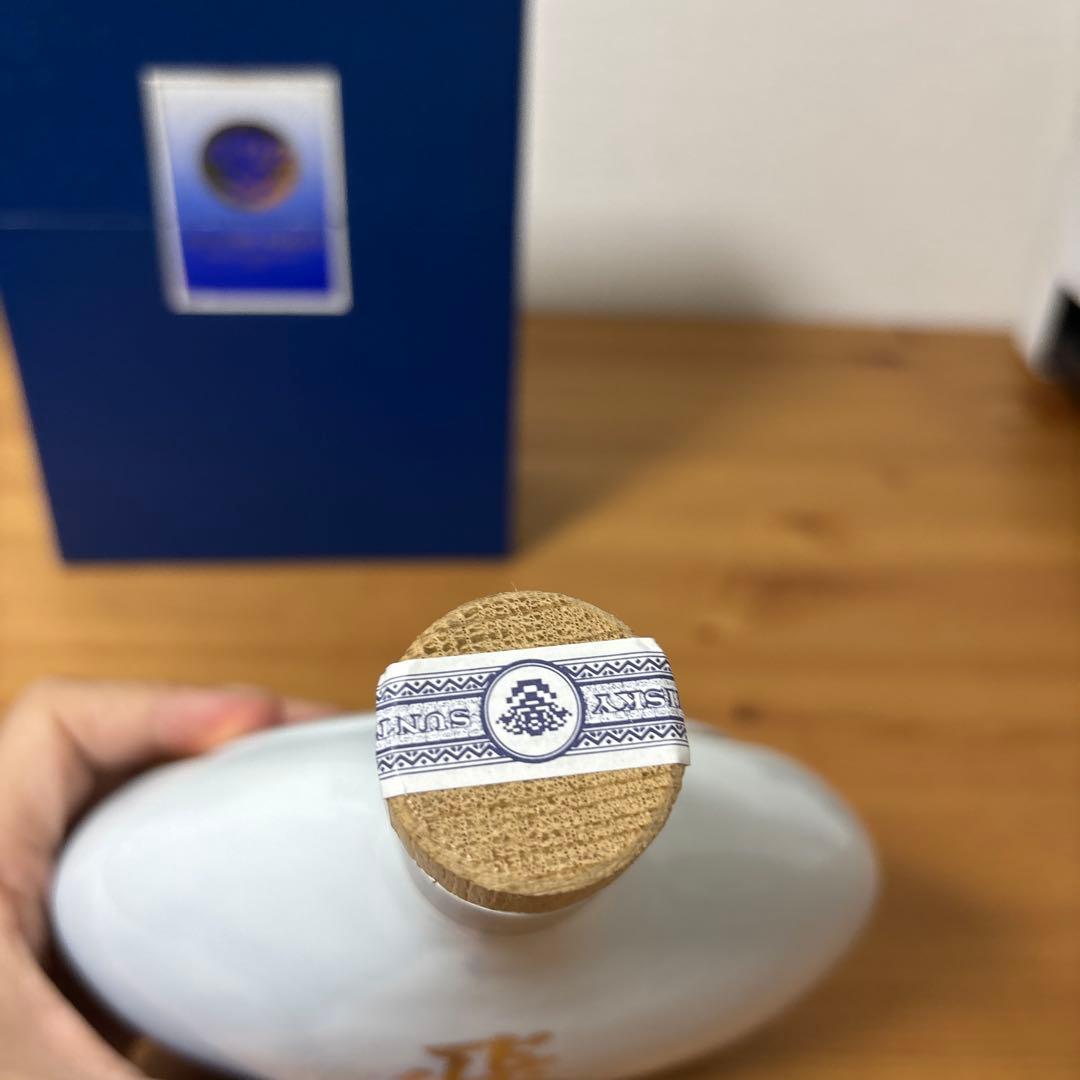 サントリーウイスキー　飛翔　陶器ボトル　佐治敬三 有田焼　箱付　未開封