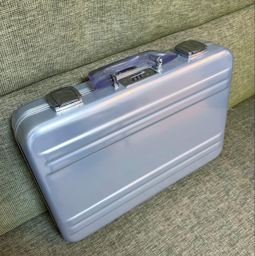 ZERO HALLIBURTON アタッシュ　クリアハンドル　CEM-PS