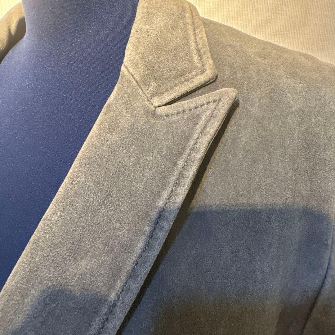 エンポーリオ　アルマーニ　グレーの2ボタン革ジャケット