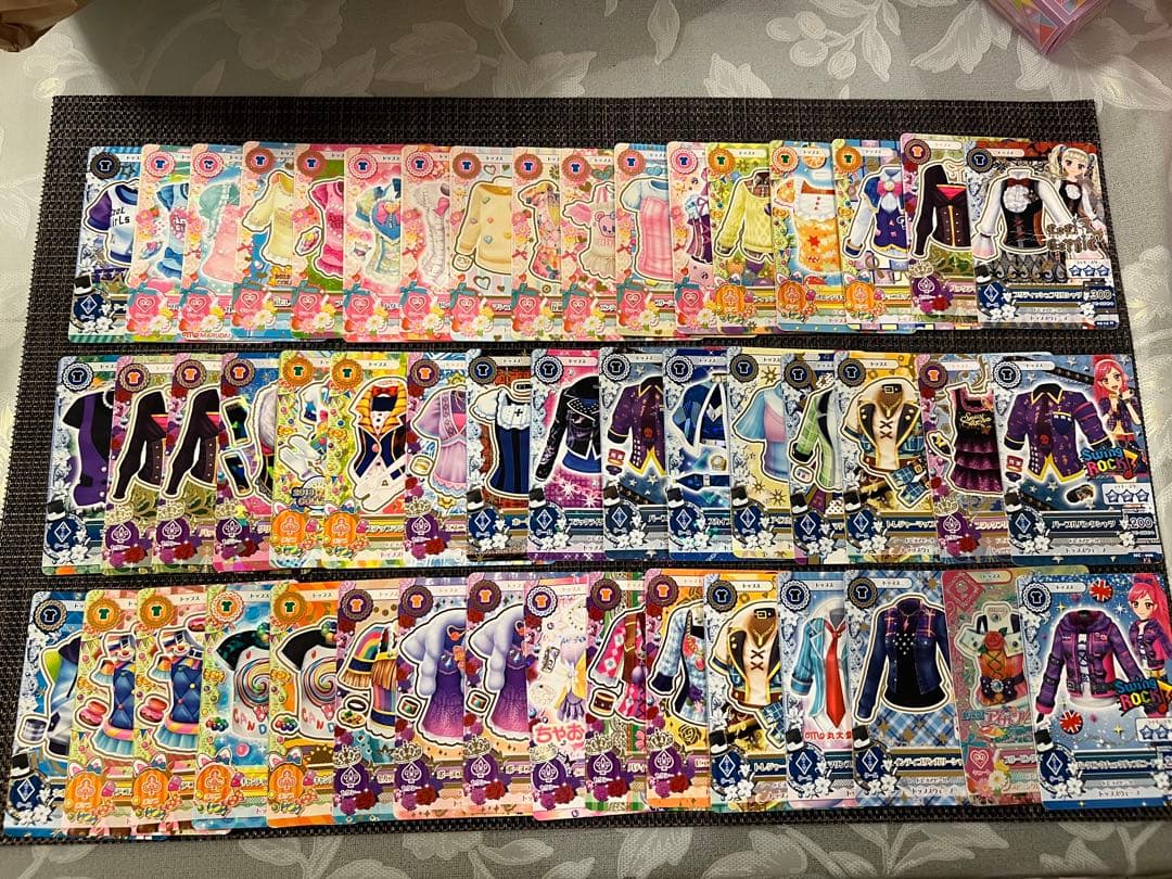 アイカツ ホログラム衣装カードセット 約200枚