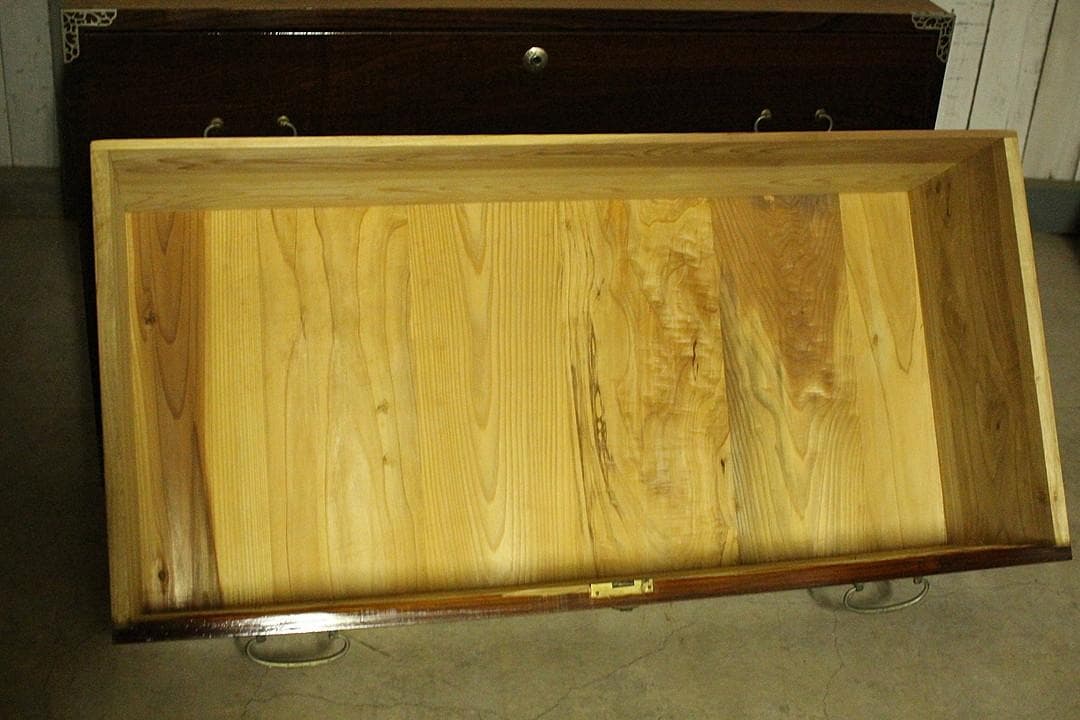 綺麗な前欅の箪笥　2段　引き出し　タンス　収納　古家具　古民家　時代家具