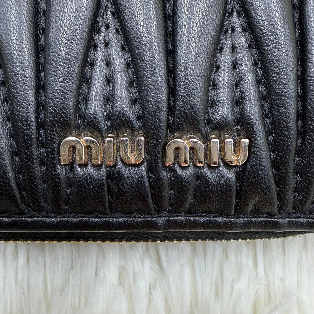 ✨美品✨ MIUMIU 二つ折り 財布 マテラッセ 黒 レザー メタルロゴ