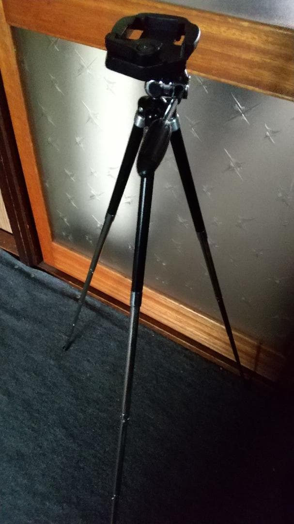 HDR-CX550V 黒 コンパクト三脚（26～90㎝）、充電器付き