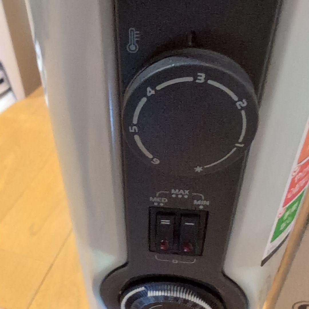 De'Longhi (デロンギ) オイルヒーター ホワイト×ブラック