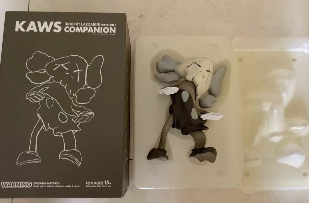 KAWSのROBERT LAZZARINIバージョンのCOMPANION