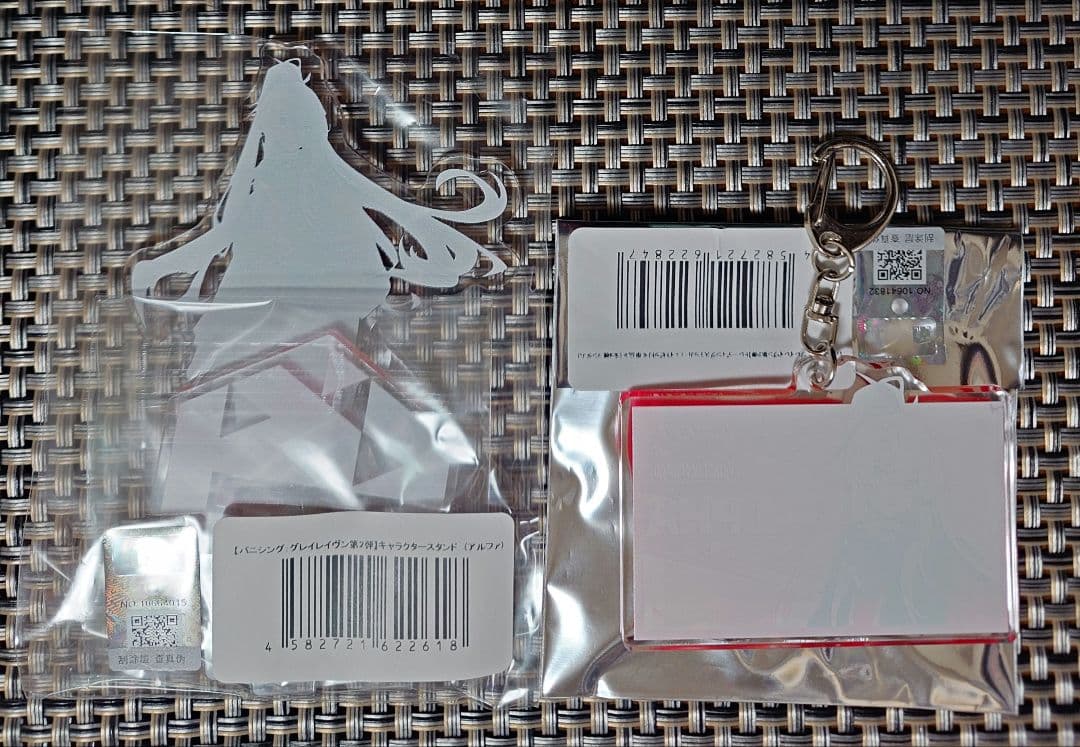 パニシング:グレイレイヴン　ルシア・深紅ノ影　アクリルスタンド＆キーホルダー
