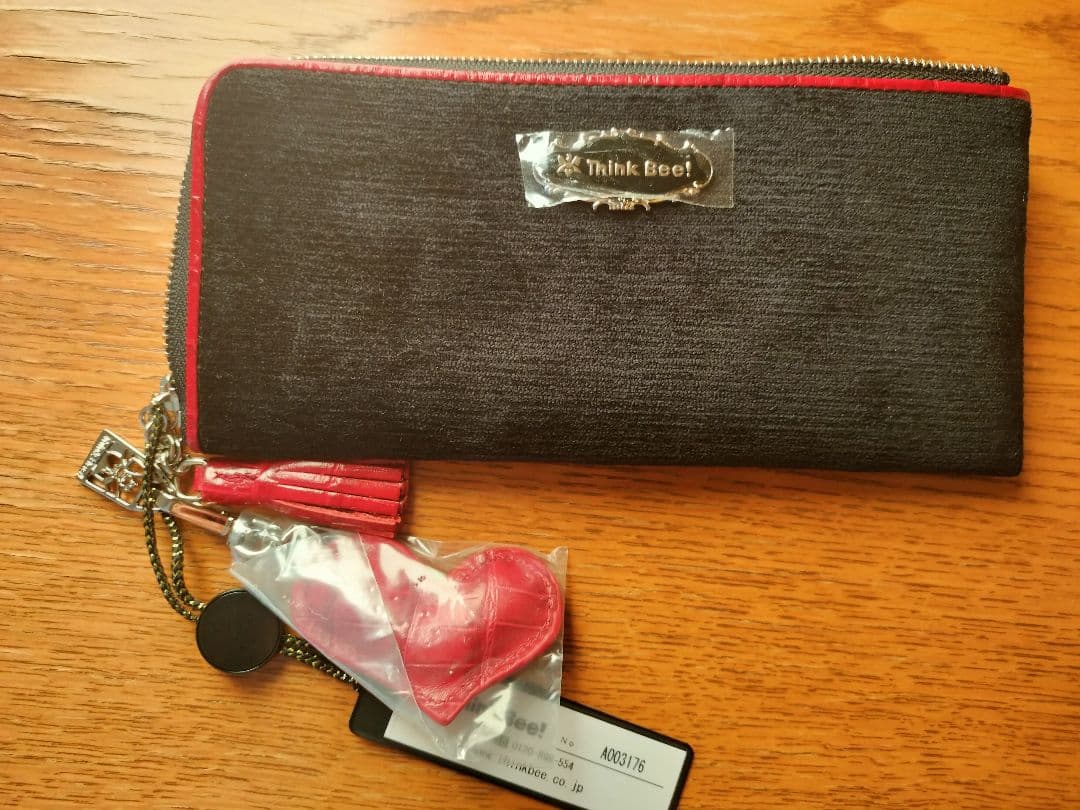 Think Bee! 長財布 黒と赤 花模様
