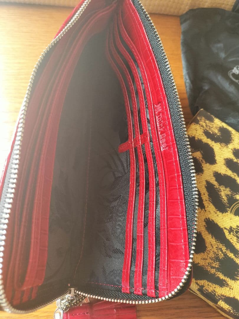 Think Bee! 長財布 黒と赤 花模様