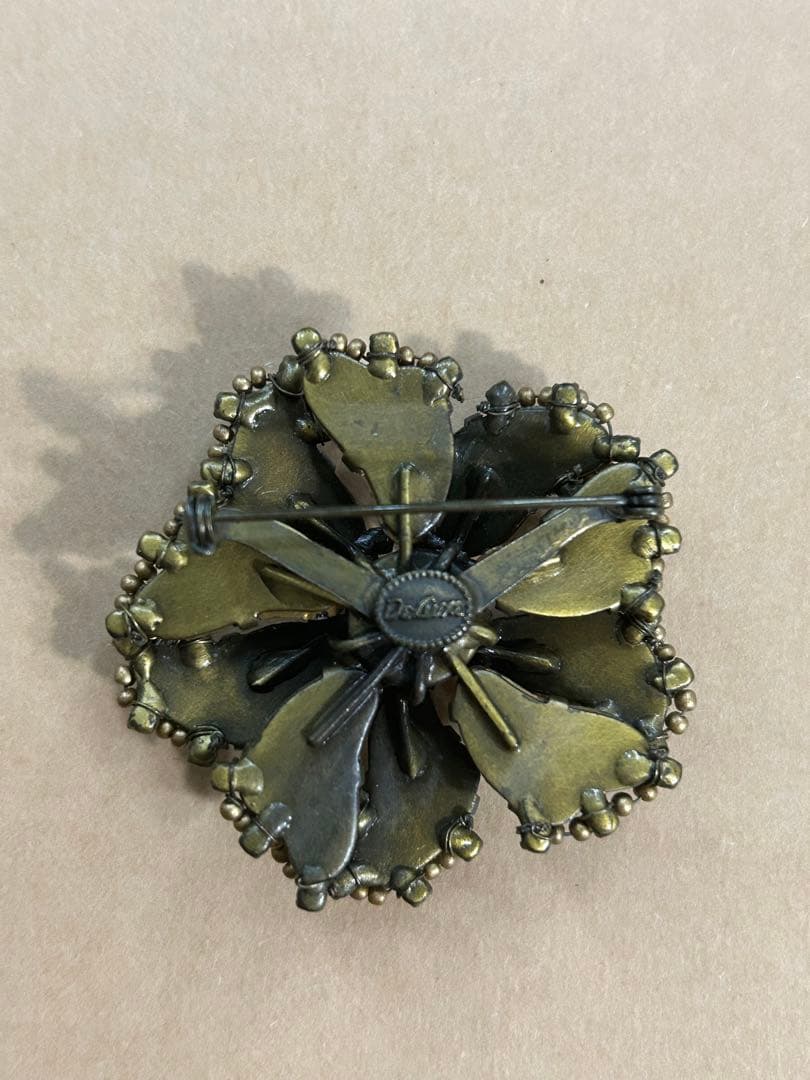 DeLuxe accessories ブローチ