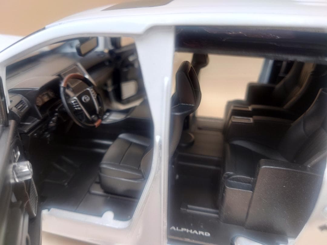 1/18 トヨタ アルファード ホワイト サウンド＆ライト ダイキャストミニカー