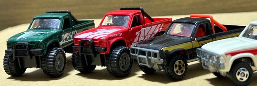 トミカ トヨタ ハイラックス4WD 4台セット