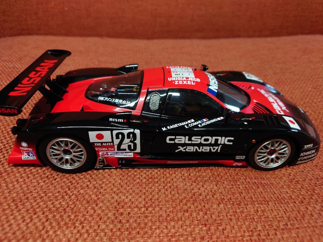 1/18　AUTOart　NISSAN　R390　GT1