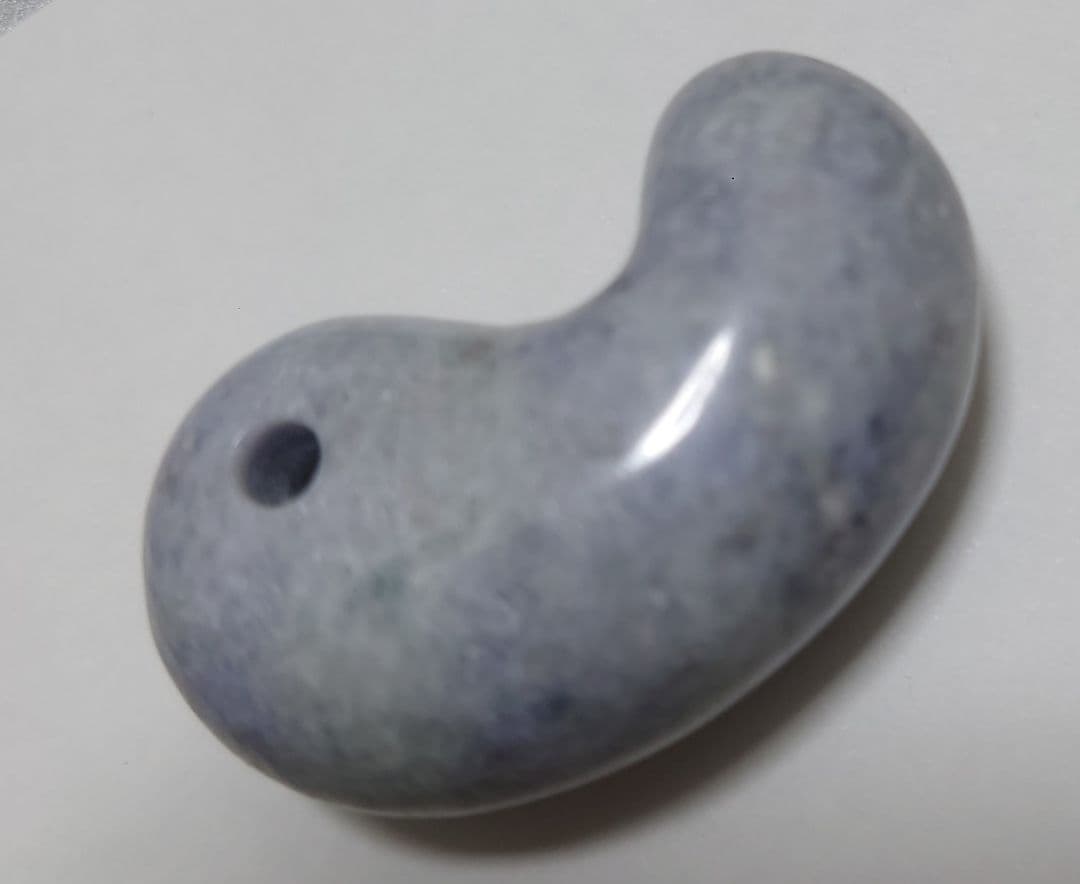 【連休セール】糸魚川翡翠　勾玉　ラベンダー