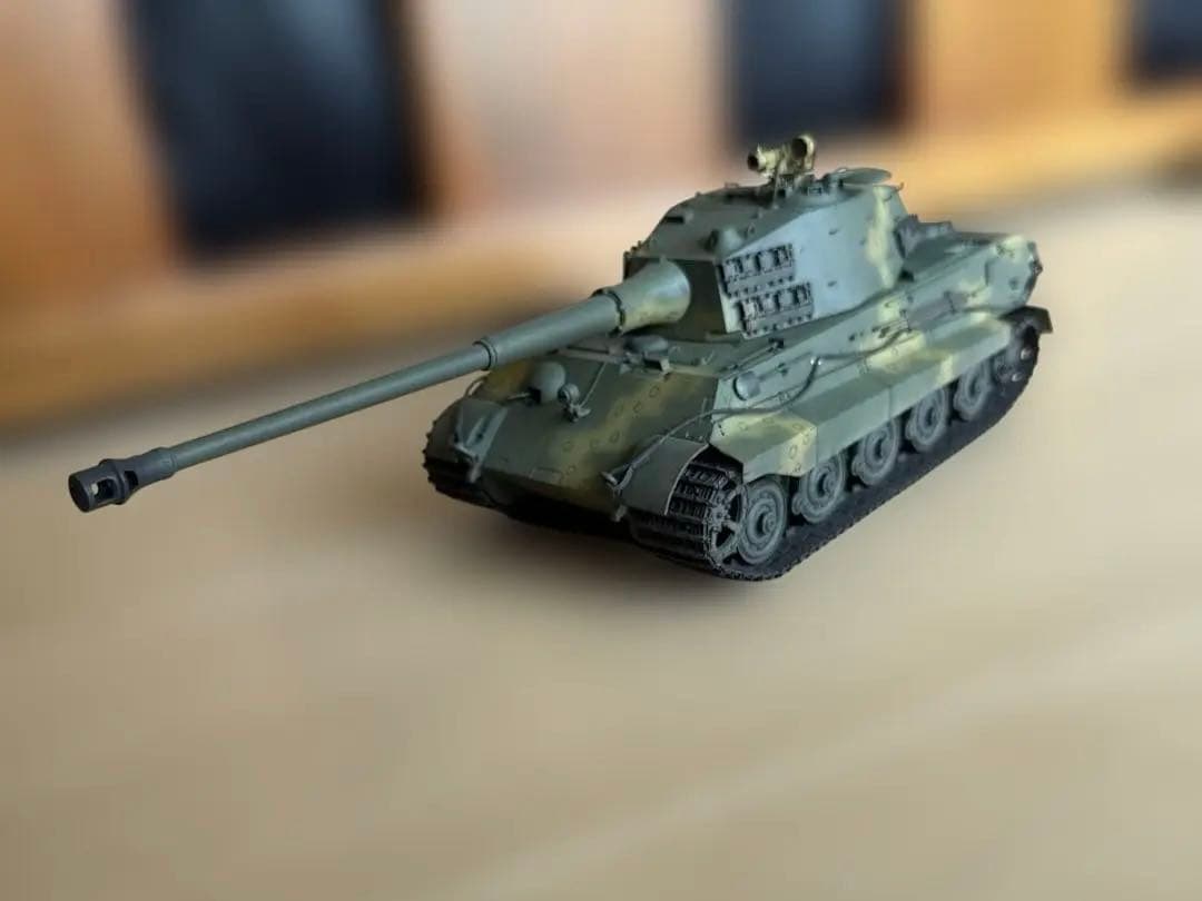 ドイツ軍 Heavy Tank King Tigerプラモデル 完成品？