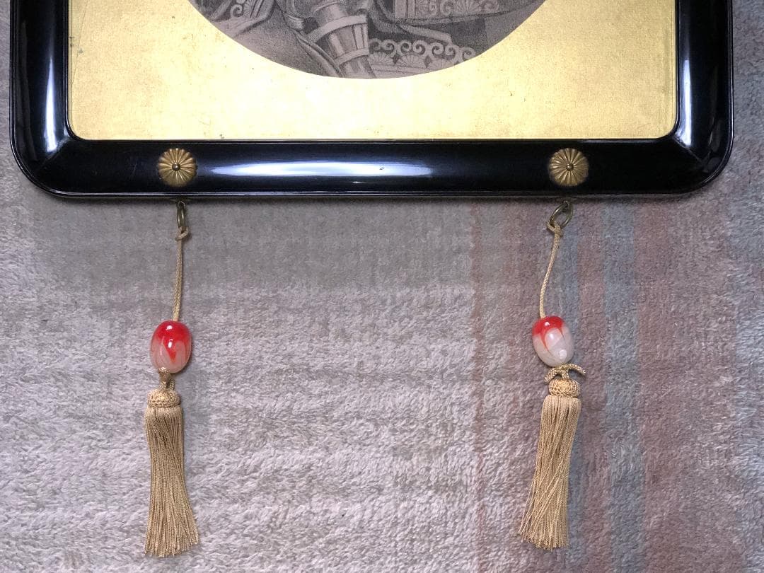 【 明治天皇御真影 】　木彫漆額　72×53ｃｍ　明治廿八年乙未　桐箱入り