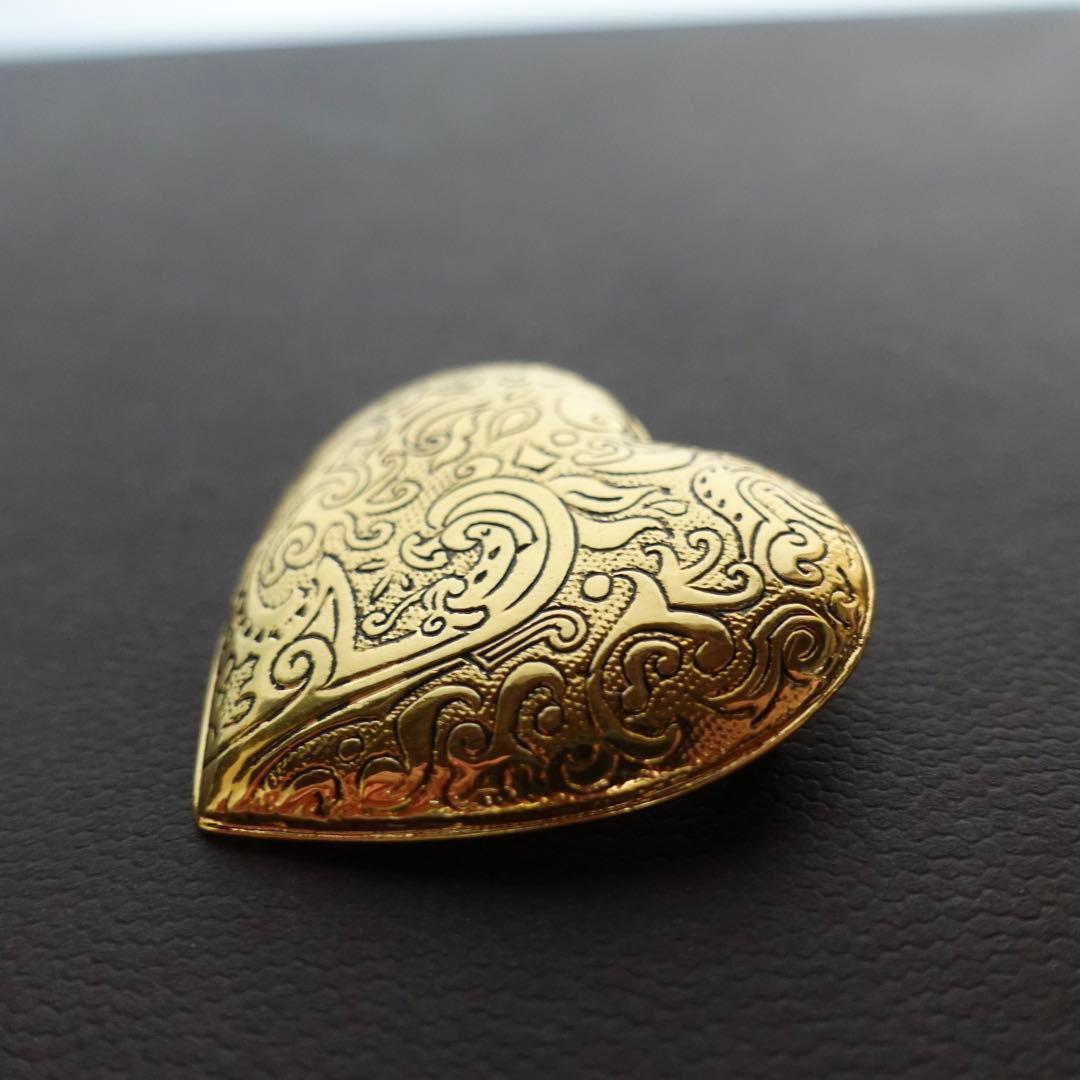 【超美品】イヴサンローラン　ブローチ　ハート　彫刻　ヴィンテージ　ゴールド