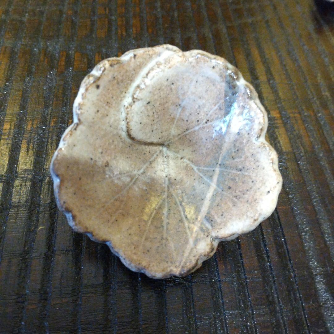 葉の形陶器製大皿等 木製台付き12点セット 工芸焼き物