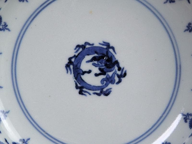 古伊万里　染付　型刷り印判　団龍紋に瓔珞紋の図　４寸半皿　D648AS-CBd