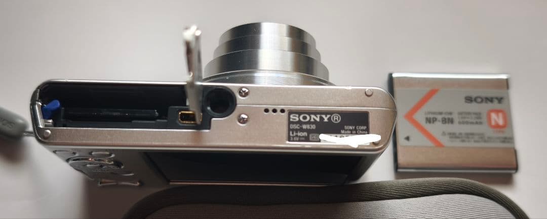 ソニー　SONY 　DSC-W830　 コンパクトデジタルカメラ
