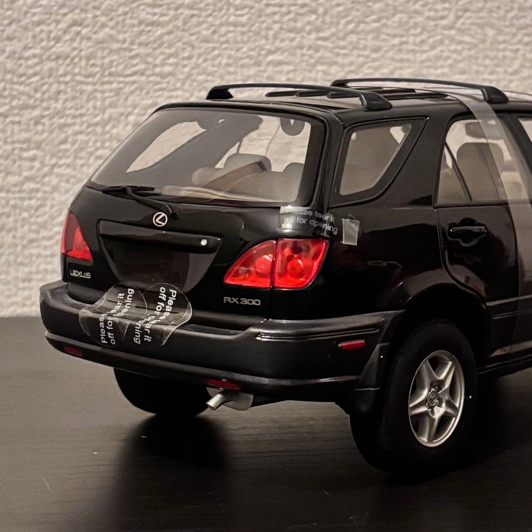 【AUTO art・開封済み未使用・送料込み】レクサスRX300 黒 1/18