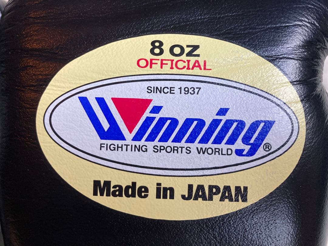 美品Winning ボクシンググローブ 8 oz 紐式おまけバンテージ２セット付