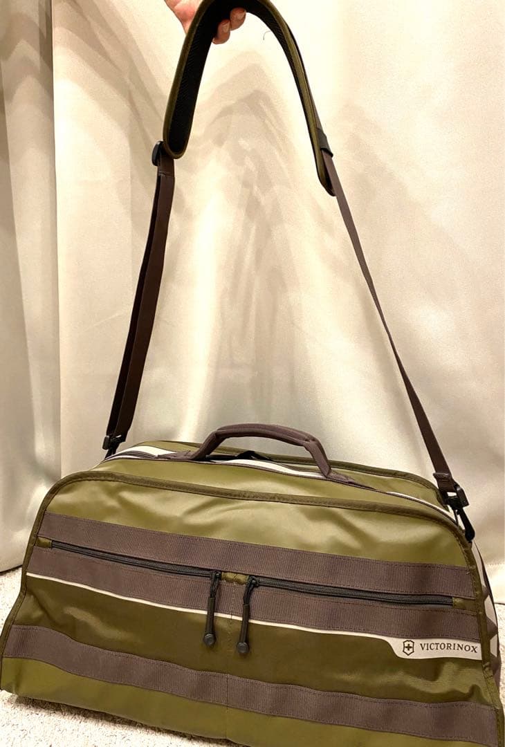 【新春SALE】極美品VICTORINOX ビクトリノックス　ボストンバッグ 緑
