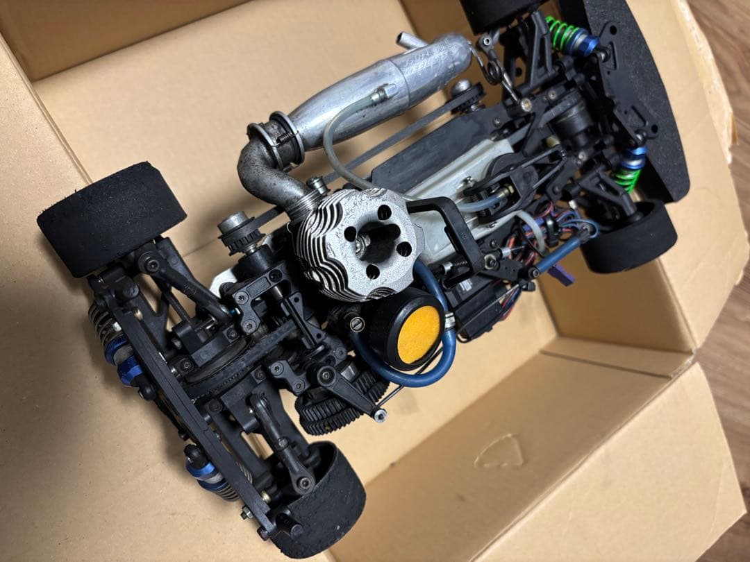 京商　エンジンラジコンカー