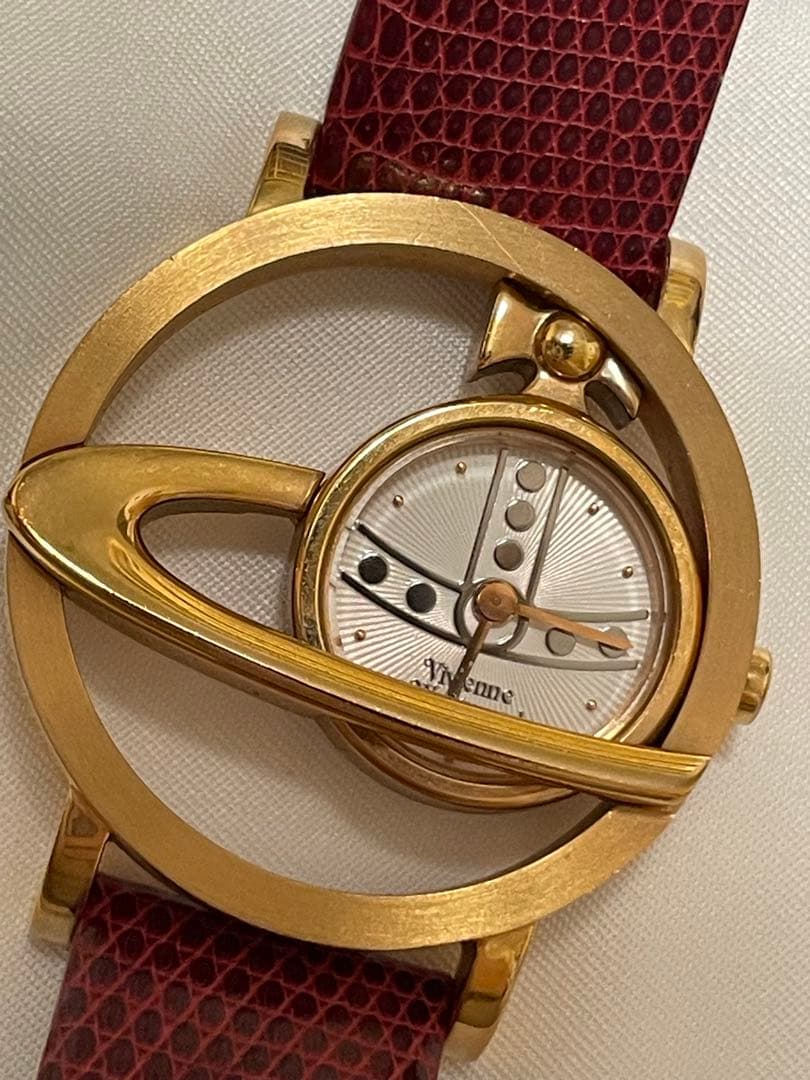 vivienne ヴィヴィアン 腕時計 サークルオーブ　電池切れ　赤