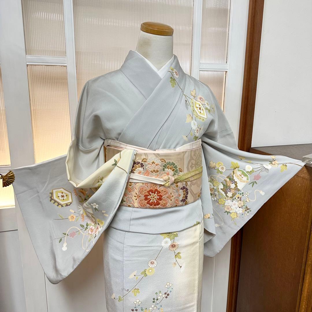 し*ず様 付下げ　袷　正絹　　薄雲鼠色・薄黄色　暈し　貝桶・檜扇　身丈168裄7