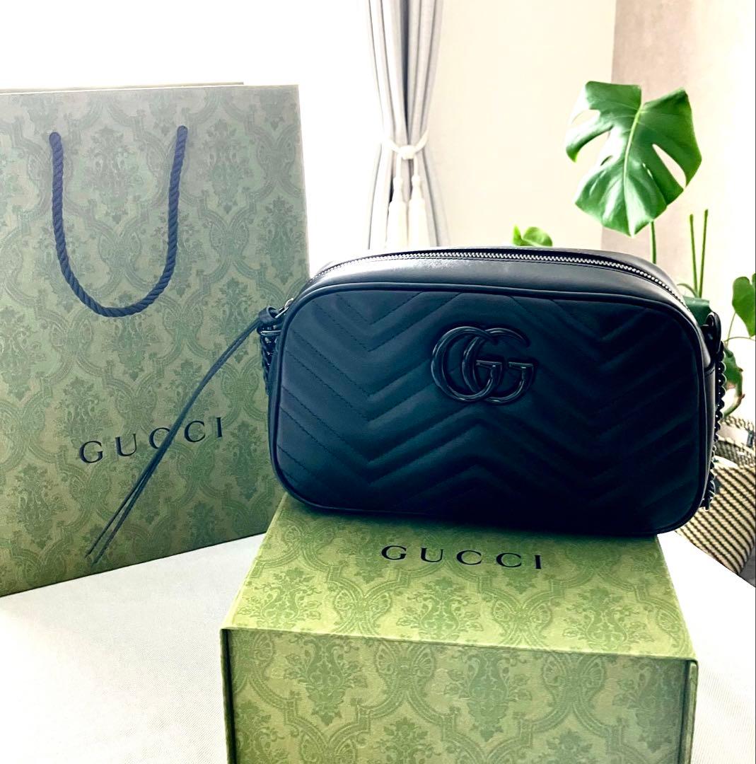 GUCCI GGマーモント キルティング スモール ショルダーバッグ