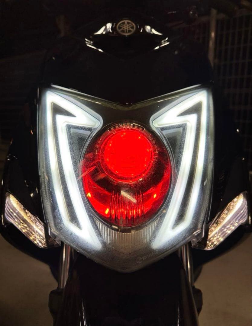 シグナス3型用 社外ヘッドライト プロジェクター付きレッドアイ