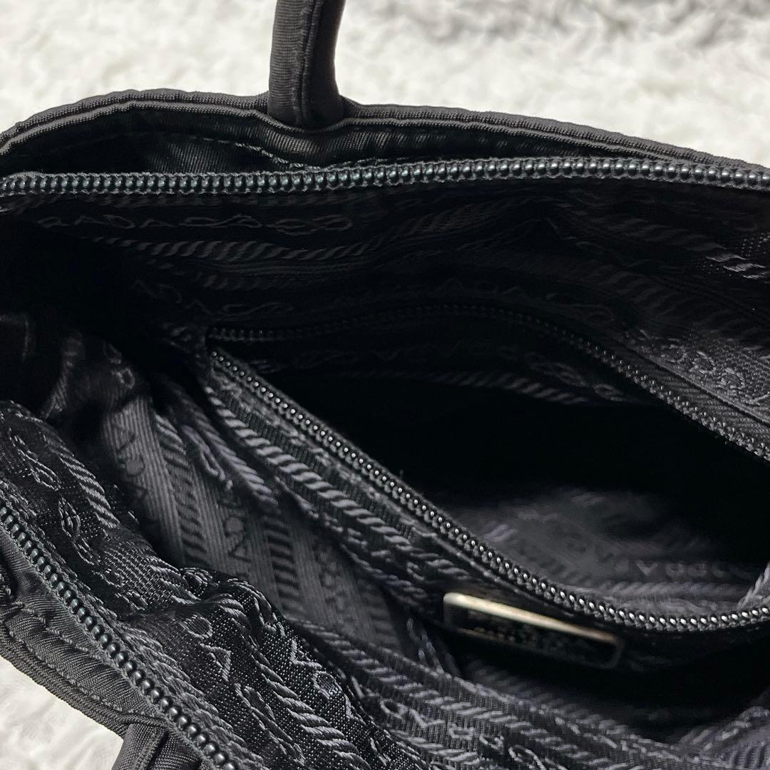 PRADA ブラック ナイロン トートバッグ　プラダ　ハンドバッグ　三角　黒