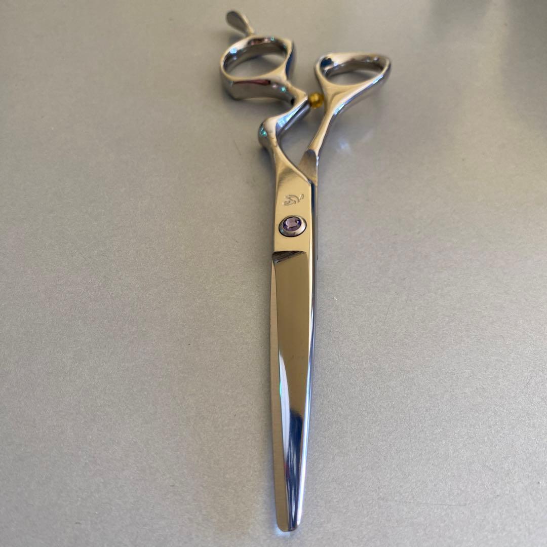 ６インチシザー 新品　オシャレなデザイン斬れアジ抜群