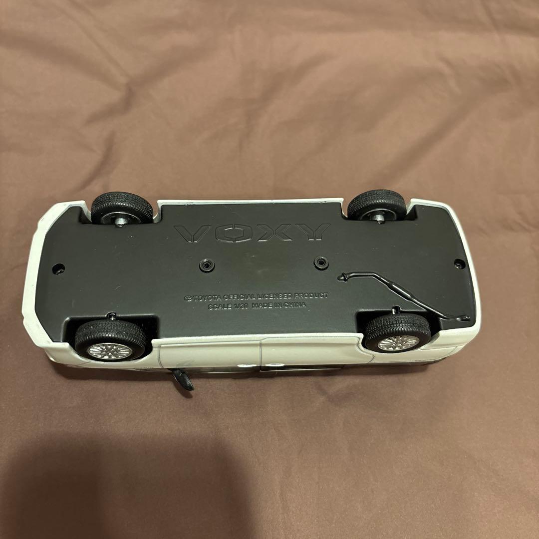 トヨタボクシー3代目80系前期モデルカラーサンプル