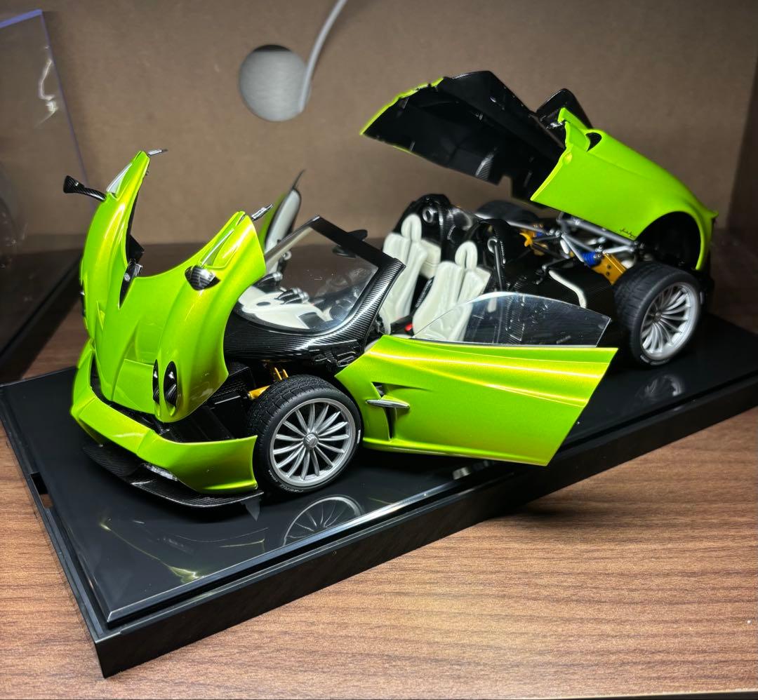 AUTOart パガーニ　ウアイラ　1:18