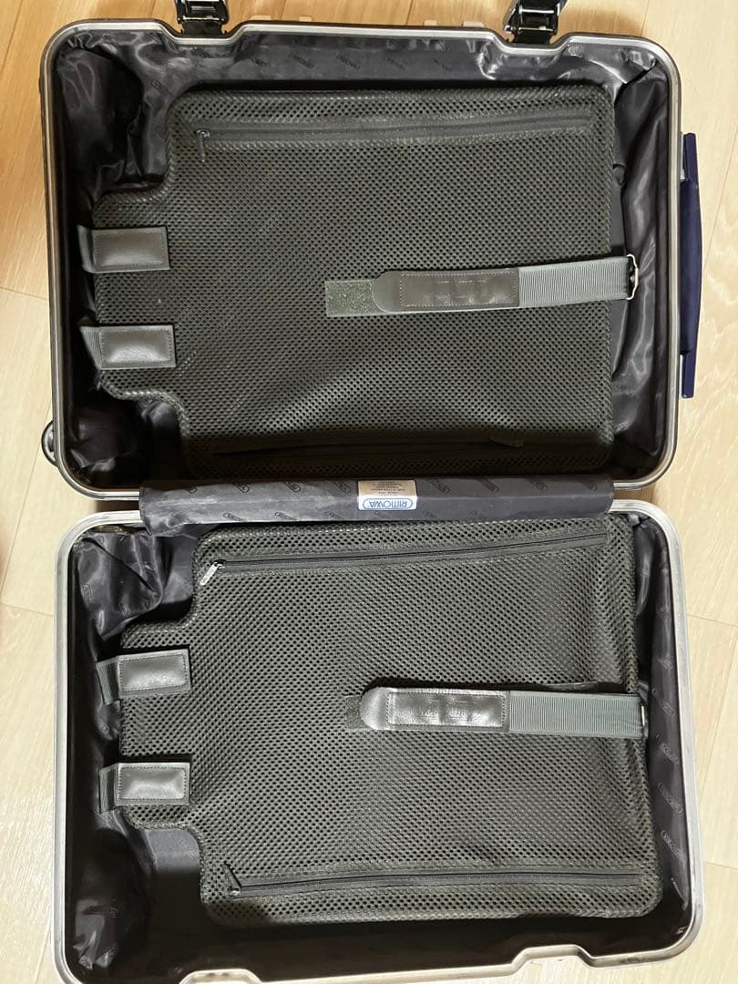 リモア キャリーケース 破損箇所あり