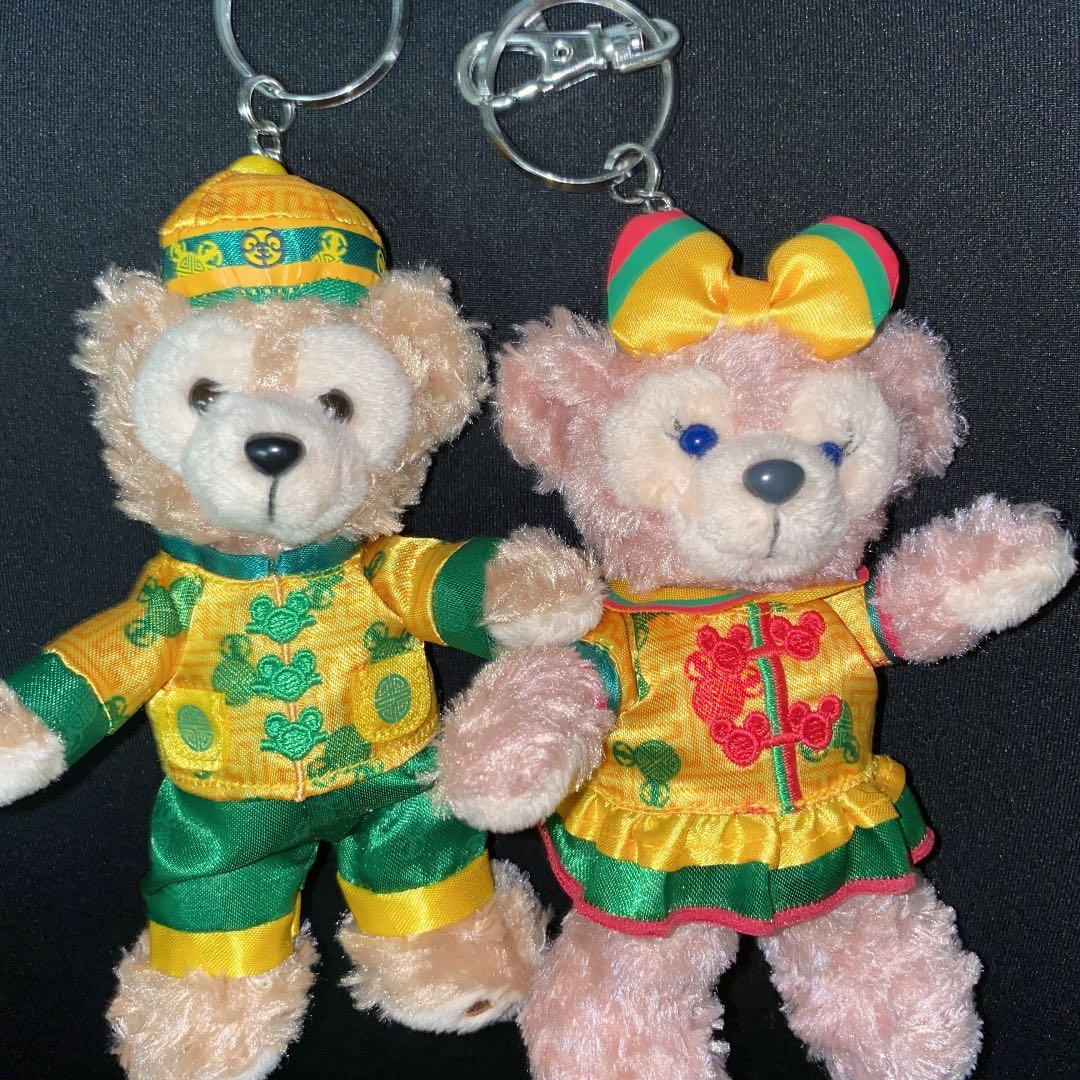 旧正月　ダッフィー シェリーメイ ぬいぐるみバッジ