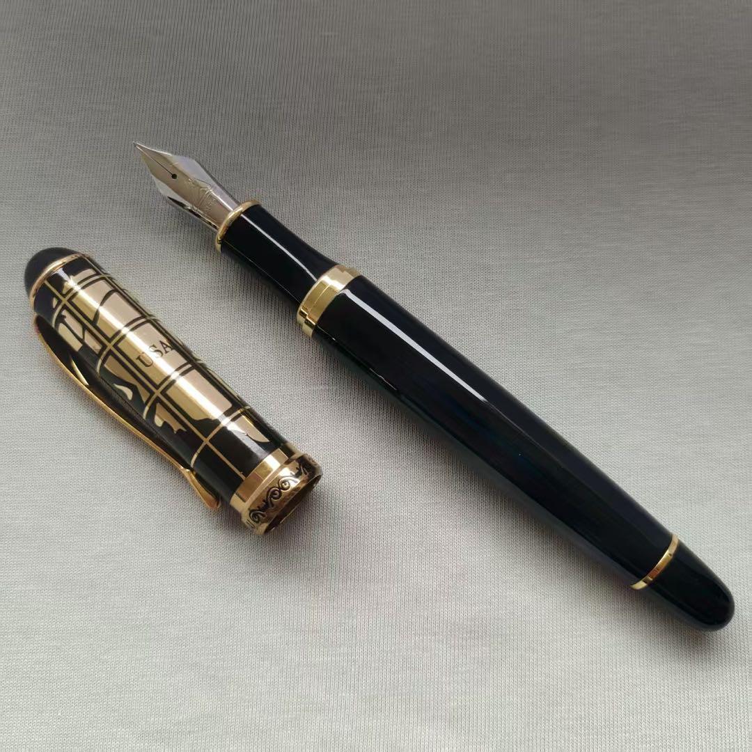 黒い万年筆 金色装飾