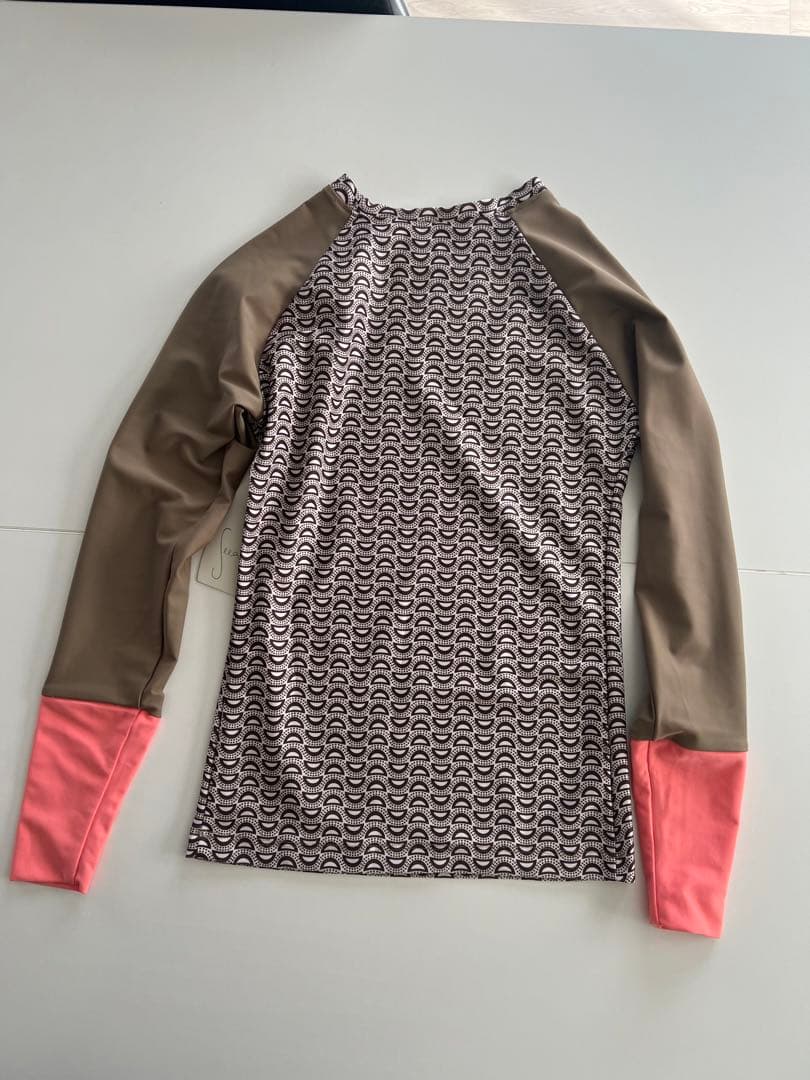 週末限定値下げ！　seea 新品未使用　ラッシュガード　XS