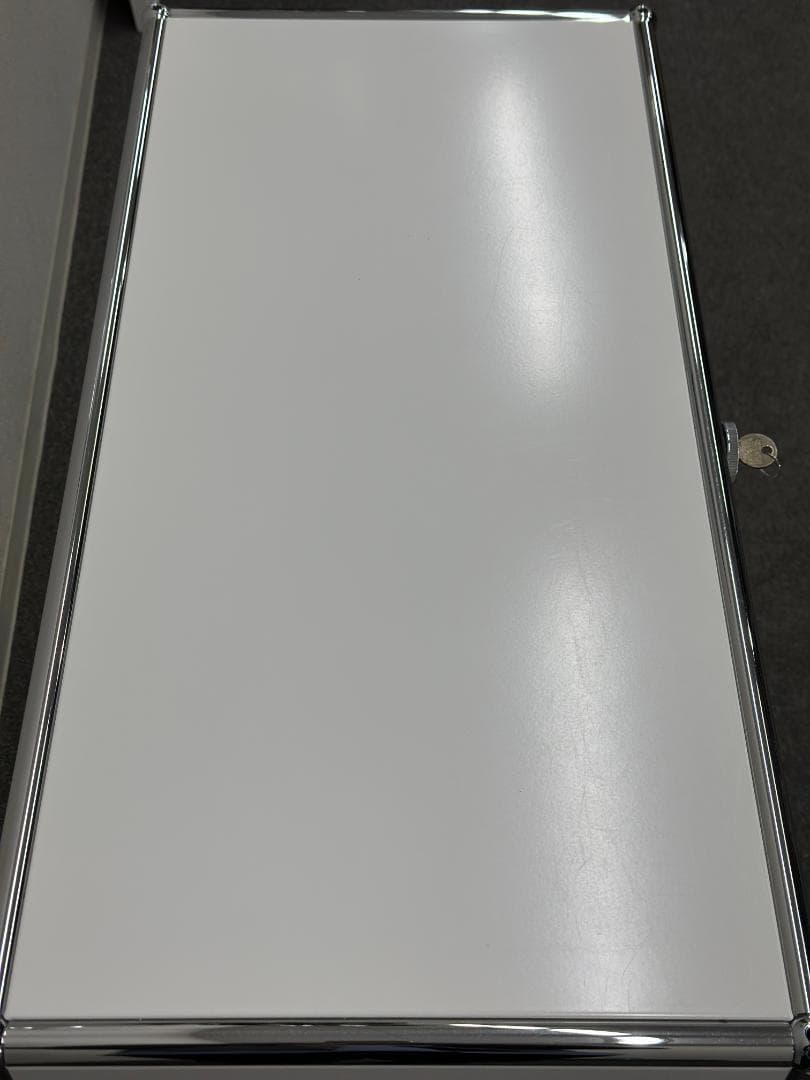 正規品■USMハラー■キャビネット　1列2段　白　鍵つき　パーソナルロッカー