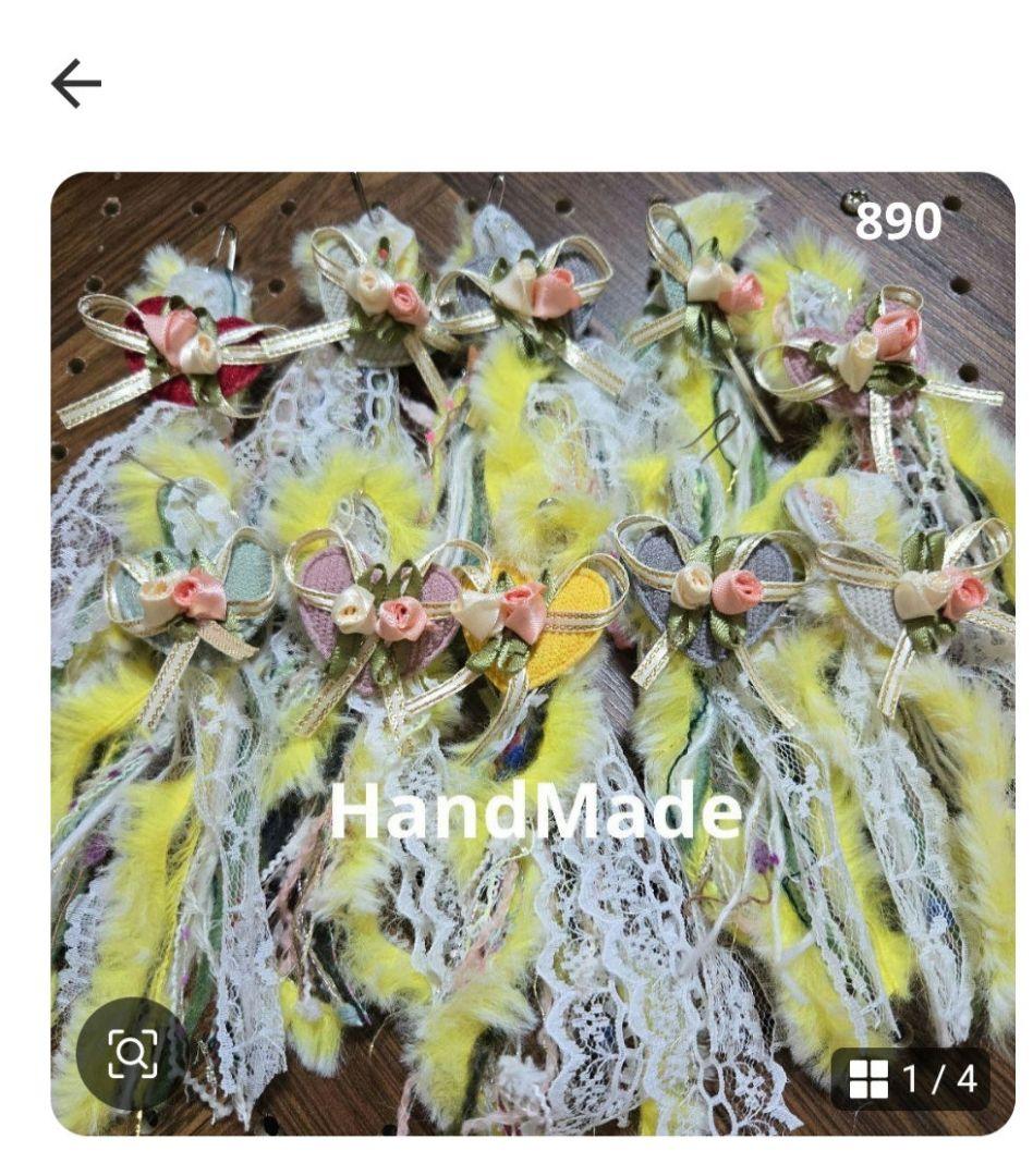 いちごパフェ☆様✨専用ハンドメイドふわふわ小さいタッセルチャーム約８×4cm T