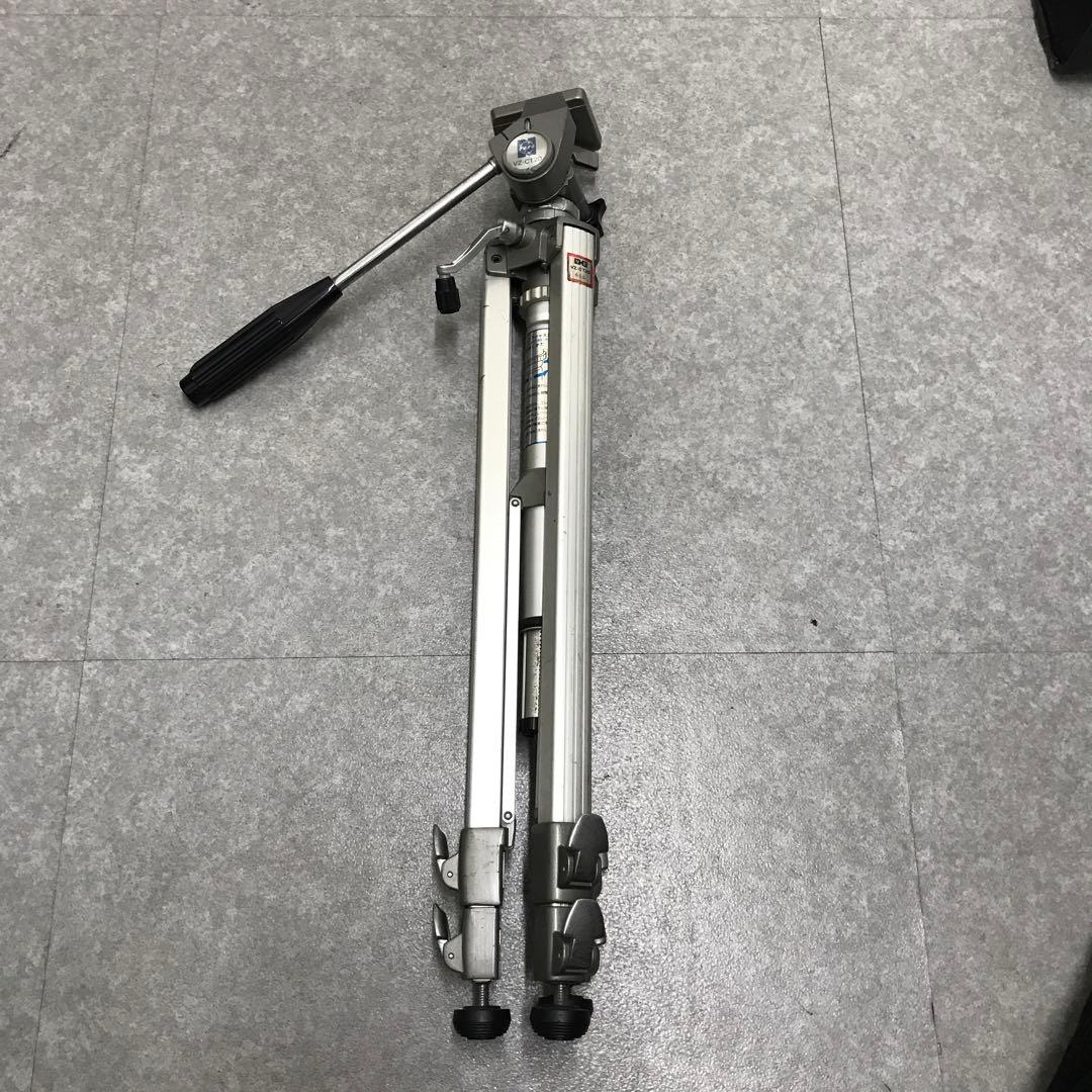 ビデオカメラと三脚