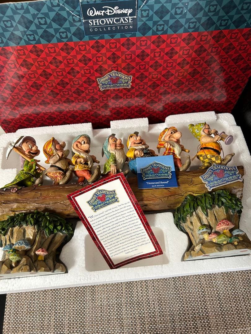 ディズニー　７人の小人　ジム・ショア　木彫り調フィギュア 家路への行進