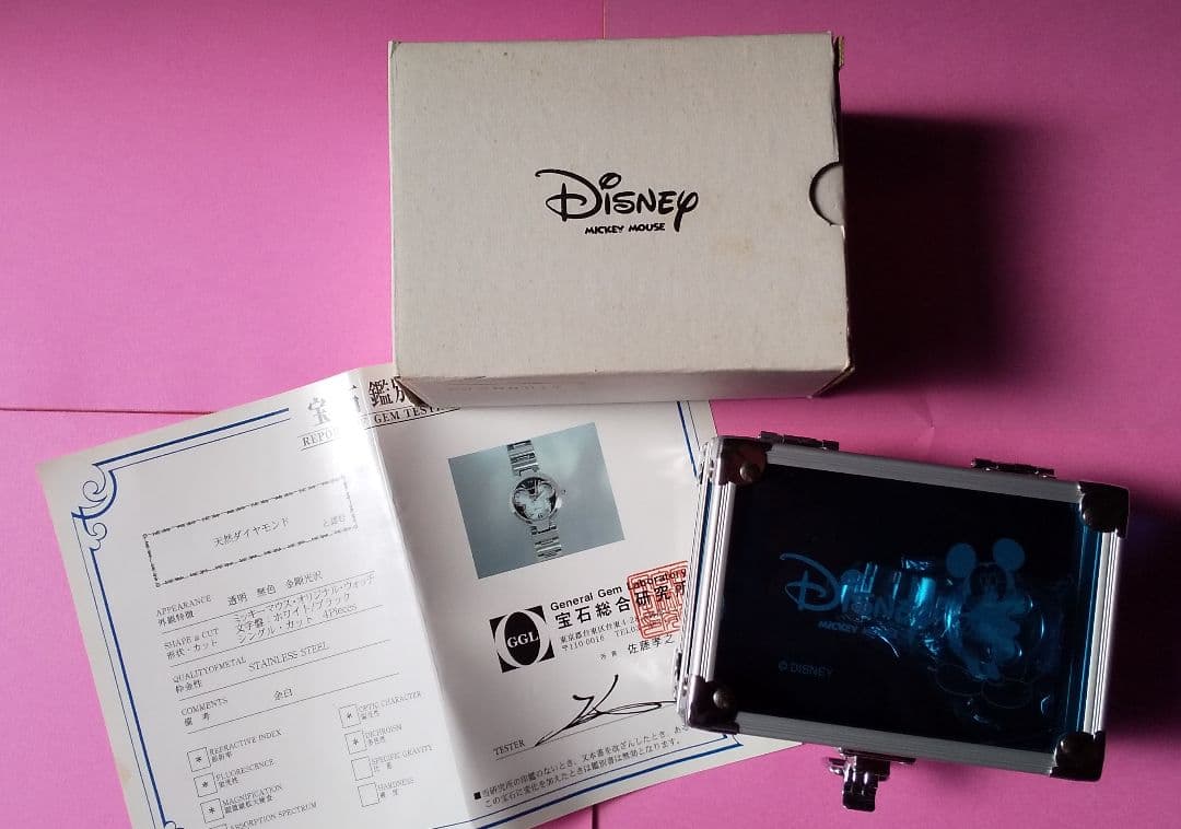 香港ディズニーランド開園記念限定ミッキーマウス腕時計。