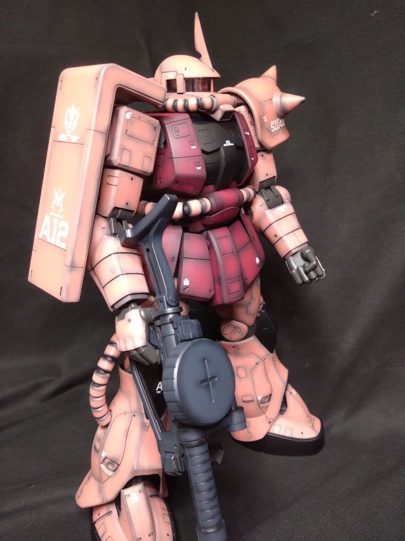 ガンプラ　メガサイズ シャアザク　MS-06S　シャア専用ザク　1/48 完成品