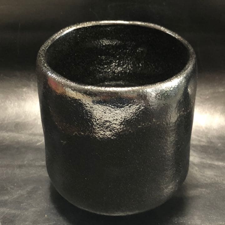美しい古美術の陶器◼️蔵から美しい黒ぐろした黒楽の筒茶碗が出て来ました、茶道具