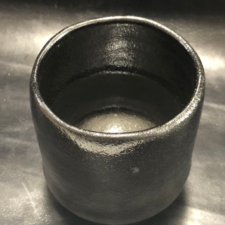 美しい古美術の陶器◼️蔵から美しい黒ぐろした黒楽の筒茶碗が出て来ました、茶道具