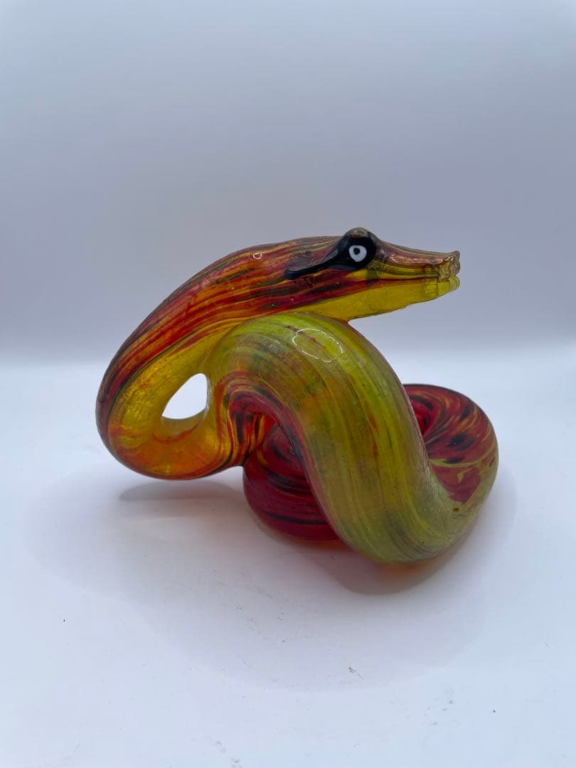 蛇の形状 ガラスアート 赤黄