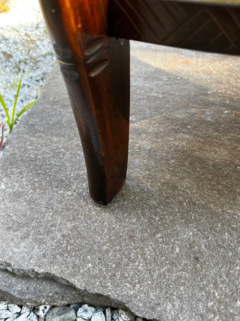 伝統工芸　日光彫　艶のあるいい色合　花の意匠　コーナーラック　照明　飾り台　花台