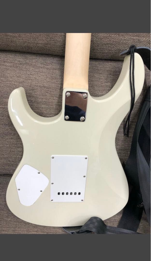 Yamaha Pacific 112vエレキギター アイボリー ギターケース付き
